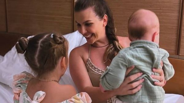 Doli nga ‘tregu’ dhe u bë mama! Olta Boka zbulon ‘problemet’ me burrin: Nuk arrijme dot të