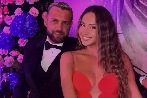 Luna mbush 1 vjec, çifti Ejlli publikon momentet e ëmbla kur vogëlushja erdhi në jetë (Video)