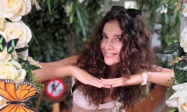 “Një kokërr domate nuk…”/ Diola Dosti: Ushqimi sot nuk ka më cilësi, ja sem*ndjet qe po na shkaktohen