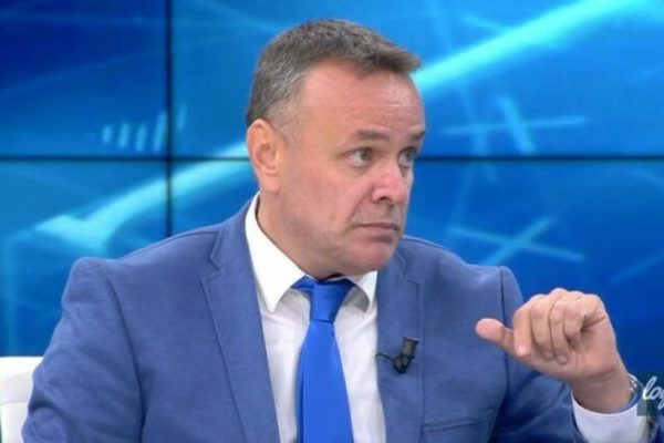 “Rrjeti i heshtjes i politikaneve po th*het?’, Karamuço paralajmëron: Dëshmitarët po zb*rthehen nga fr*ka, pritet…