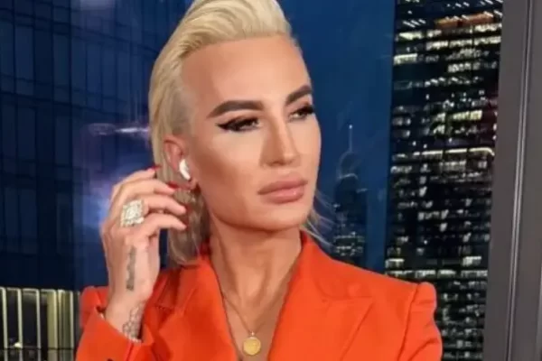 Elton Ilirjani ‘ndez’ rrjetin, nxjerr pamjet int*me me burrin e tij (foto)