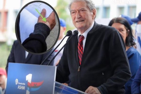 Dalin pamjet! Berisha me vigon në dorë! I s*mure apo merr serume energjie? Ja cpo ndodh me liderin e PD (FOTO)