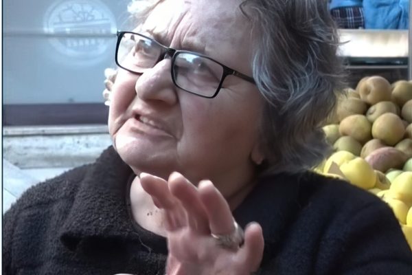 Gjendet e dek*mpozuar e vetme pa askend nëna Vera e famshme! Pak para se te vd*ste bëri rrefimin e dh*mbshem (VIdeo)