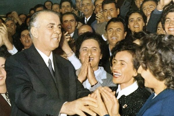 Thuajse të gjithë injorantë, sa vite shkollë kishin anëtarët e PPSH që morën drejtimin e vendit në 1948