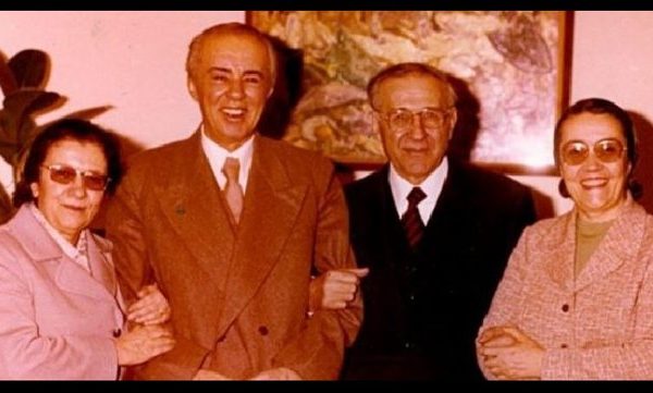 Kur Mehmet Shehu i tha Enverit: Këta s’po na lenë të rregullojmë as pantallonat