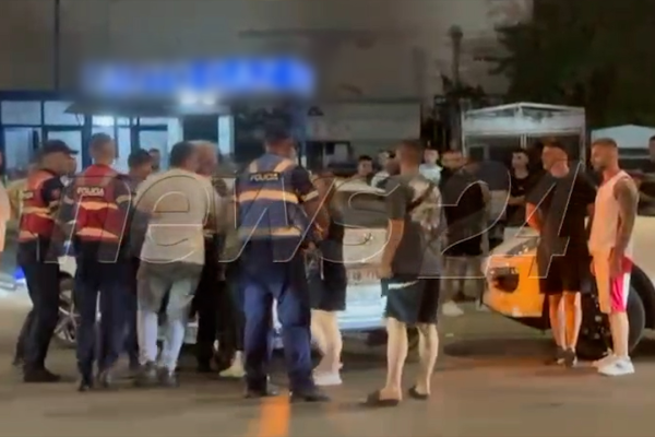 Ish burri shkon te shtepia, gjen gruan dhe vajzen me dy dashnore (VIdeo)