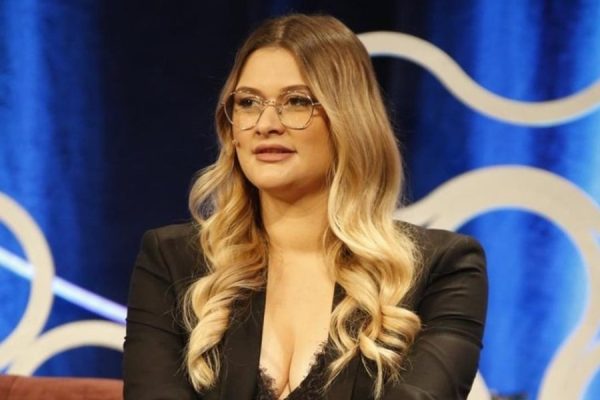 “Ua nxitë jetën”, Neda Balluku “shp*rthen” në rrjetet sociale me prindërit e rinj: Mos ua lini gjyshërve kalamajtë