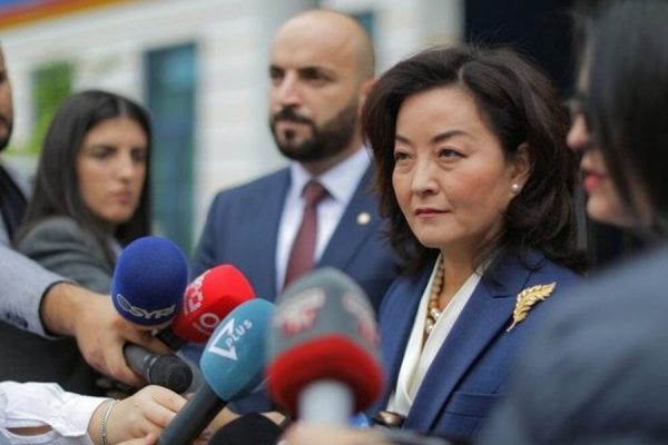 E bujshme! Yuri Kim ‘rikthehet’ ne Shqiperi, Edi Rama dhe Berisha ne p*nik, ja cfare po pergatit