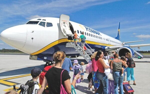 A e keni pyetur ndonjëherë veten se përse hipim në avion gjithnjë nga ana e majtë e tij?