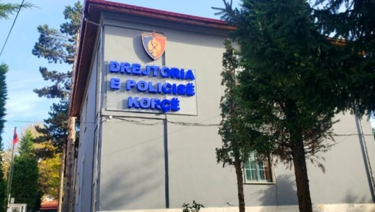 E r*nde ne Korce! I dha karamele dhe e preku në vende