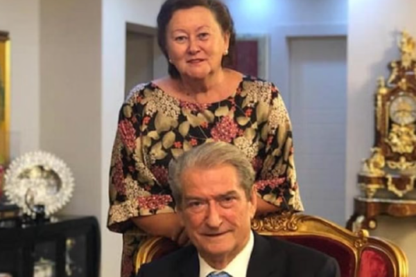 Ishte studente e re, kur e pashe une…! Sali Berisha zbulon per here te pare si e njohu Liri Berishen