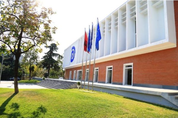E fundit! SPAK kërkon 6 muaj b*rg për Deputetin e Partise Demokratike! Piu alk*l dhe