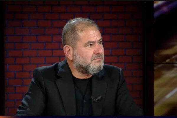 “Po i vjen fundi i pushtetit”, gazetari g*det fort: Në Shqipëri ka vetëm një udhëheqës, të tjerët duan te