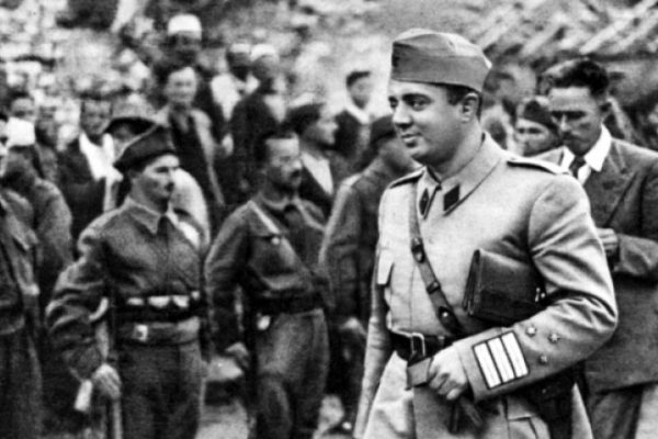 Dëshmia e Ahmet Bushatit: Enver Hoxha për orë e orë të tëra rrinte