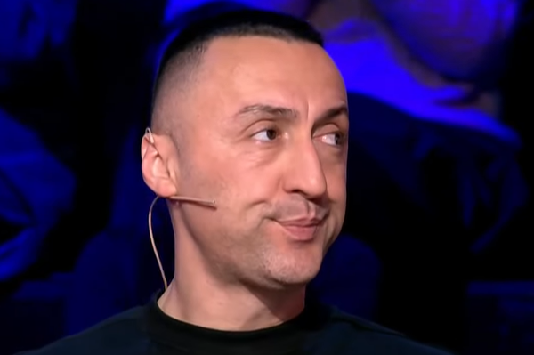 Jam i dashuruar marrezisht! G Bani ndez rrjetin, nxjerr pamjet me vajzen bukuroshe (Foto)