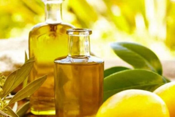 Përzjeni limon me një lugë vaj ulliri dhe do ju ndihmoj nga këto “s*mundje”…