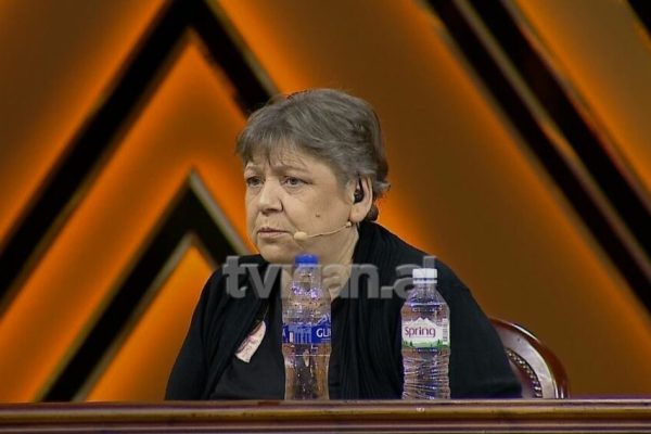 “Ke bere s*ks me djalin e tezes!”/ Prishet marrëdhënia nënë e bijë! Arditi ngel pa fjale cfare meson nga grate