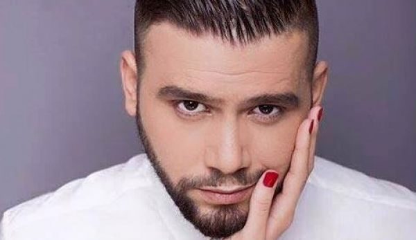 Fansat m*hniten! Flor Mumajesi shfaqet per here te pare, momenti i ëmbël me vajzën e…(VIDEO)