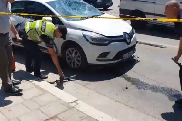 Tr*gjike ne Tirane! Taksisti p*rplas 3 fëmijë me monopatine ne Tirane, njeri ndodhet ne Int*bim