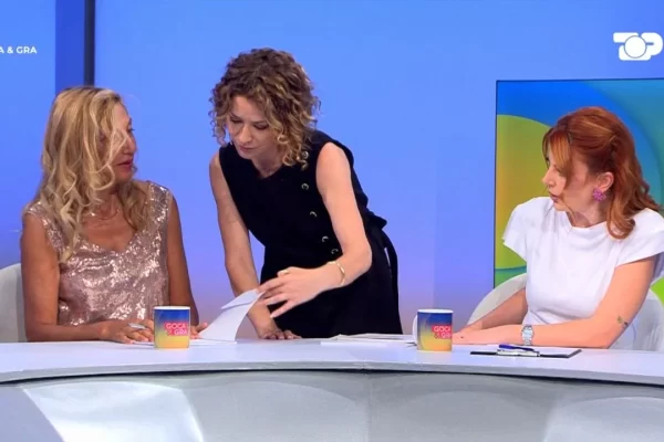 Mimoza Ahmeti refuzon ne TOP CHANNEL t’i dhurojë libër dhe t’i japë autograf Egla Cenos, zbulohet arsye tr*nditese (VIDEO)