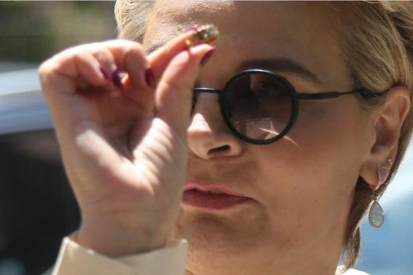 Monika Kryemadhit i del fati, gjen unazën e shtrenjte ne SPAK: “Ku ta lë? Po bëj gati skenarin për…“