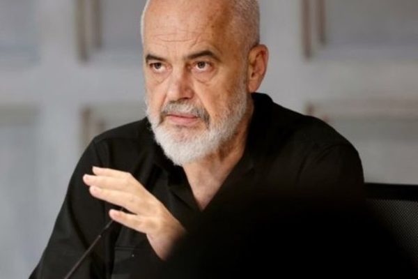 Kush eshte e dashura qe tentoi te shpetonte? Edi Rama tregon si tentuan ta vr*sin sherbimet s*krete ne 97