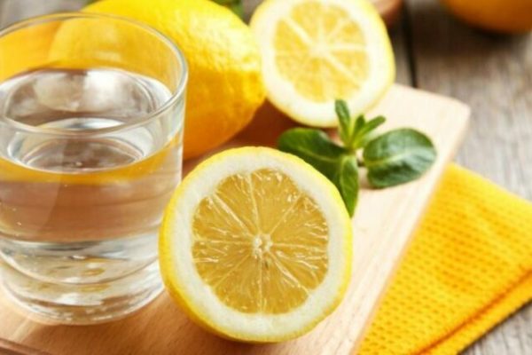 Nëse keni një nga këto 6 probleme shëndetësore, konsumoni limon!