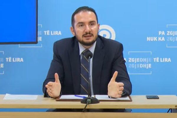 E bujshme! Ervin Salianji po behet gati per partine e re? Kush jane ‘kokat e PD’ qe do braktisin Sali Berishen