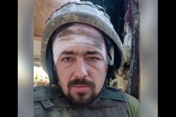 “Nënë, sdo të kthehem”, mesazhi i lamtumirës së një ushtari ukrainas që u “tradhëtua” nga shefat (Video)