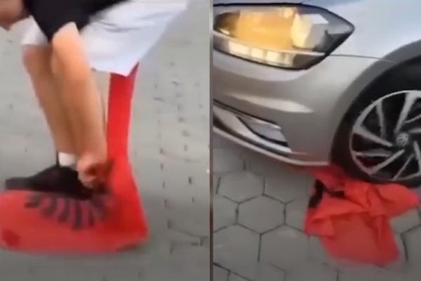 Cmenduri! Të rinjtë në Kosovë përdh*sin flamurin kuqezi, e shkelin me këmbë…. arsyeja e cmendur (Video)