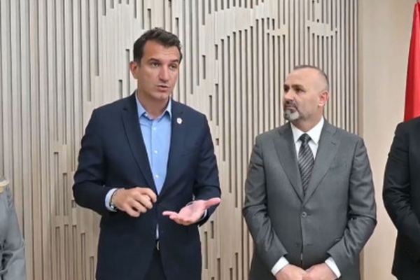 Veliaj u shtrua me urgjence per te kontrolluar zorret! Ulsi Manja i bën atë qe sja merrte mendja