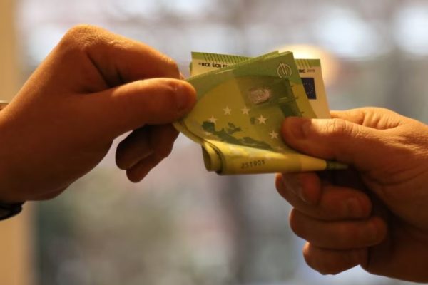 Lajm i bujshem! Arr*stohet zyrtari i njohur shqiptar