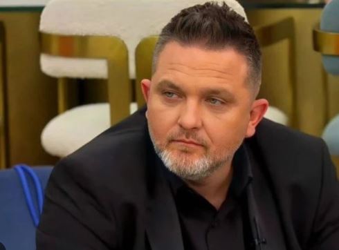 ‘Ma ka thënë babi’ Julian Deda befason: Ja kush eshte VIP-i qe i kapte femrat ne BLLOK ne komunizem