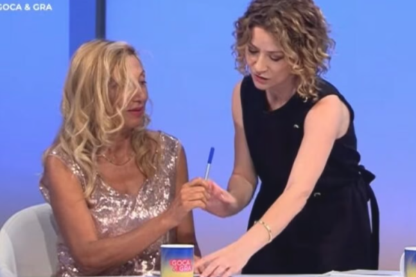 Mimoza Ahmeti refuzoi t’i japë autograf, Egla Cenko i bën reagimin ‘g*zhdues’: Ti nuk je e d*tyruar te jesh njeri por