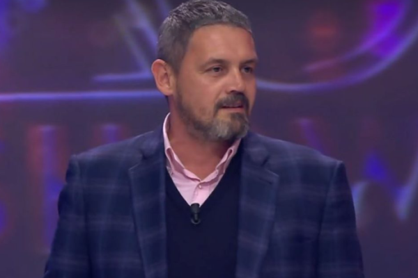 E mbani mend ish-gruan e Alban Dudushit? Ja kush është aktorja e njohur – Jeta pas ndarjes dhe roli i saj sot tek