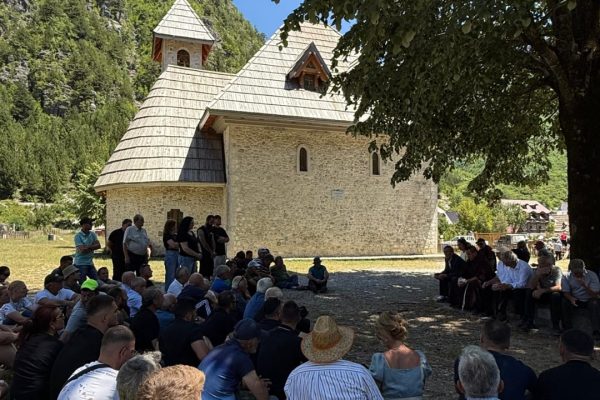 ‘Kuvendi i Burrave’ tr*ndit Edi Ramën me vendimin që morën në THETH: Oligarkët nuk do guxojnë të