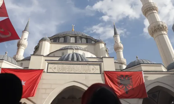 Deutsche Welle: Si po perdoren Xhamitë si mjete të politikës turke në Shqiperi, synohet përhapja e islamit konservator