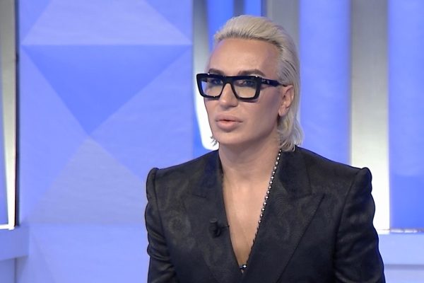 “Po kërkonte v*ginën…”/ Elton Ilirjani tregon historinë e cuditshme me një burrë shqiptar: Do bënim s*ks dhe ai më