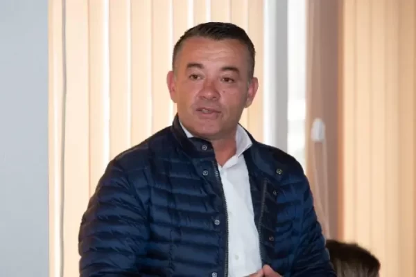 Del historia e forte për pronarin e hotelit që dh*noi ish-policin: Ja çfarë ka bërë ai per shqiptaret para 5 vitesh