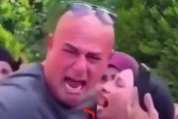 E fitoi l*ftën me k*ncerin: babai shp*rthen në lot dhe br*tma gëzimi kur mëson se vajza e tij është shëruar – një video që po prek zemrat e gjithë botës