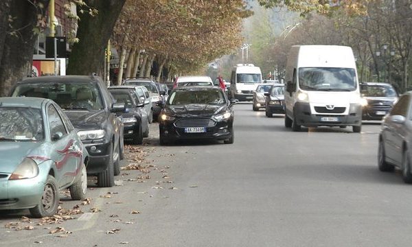 Drejtori i Policise Proda: Parkimi i dyfishtë do konsiderohet vepër penale
