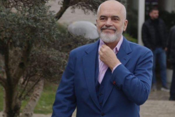 LAJM I FUNDIT – Shkarkohet zyrtari i lartë