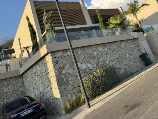 Zbulohet babai milioner, kush eshte gazetari i njohur per pazare