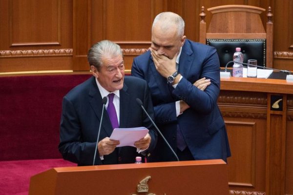 Zbulohet skenari i forte! Nëse largohet Sali Berisha, ja për sa muaj rrezohet Edi Rama, cfare e pret vendin