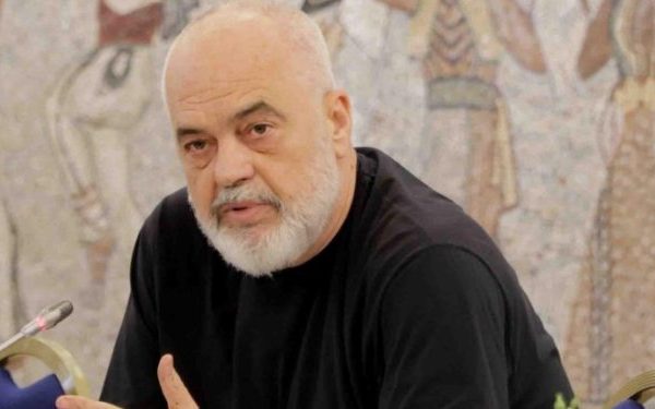 Njerëzit janë al*rmuar? Edi Rama cudit shqiptarët: Mos dilni shume ne diell sepse