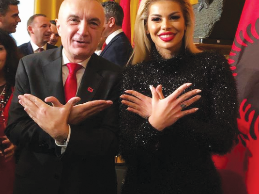 Cila eshte Aftësia e veçantë që bashkon Luana Vjollcën me Ilir Metën dhe dyshimet për financimin e Fermës VIP
