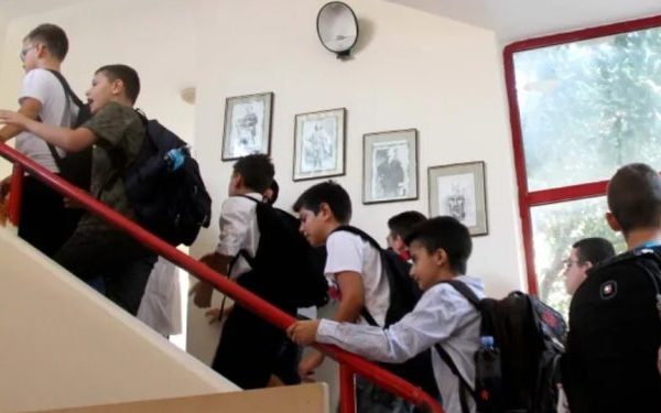Ndryshim radikal në shkollat shqiptare, “urdhri i ri”: Nga neser asnje nxenes nuk do te mundet te