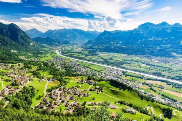 Mundesi per mijera shqiptare? Shteti më i pasur i Europës kërkon punëtorë, paga deri në 10 mijë euro