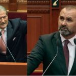 “Hajde t’i nxjerrim…”/ Plas sherri në Parlament mes Sali Berishës dhe Ulsi Manjës, ish-ministri heq xhaketën dhe…