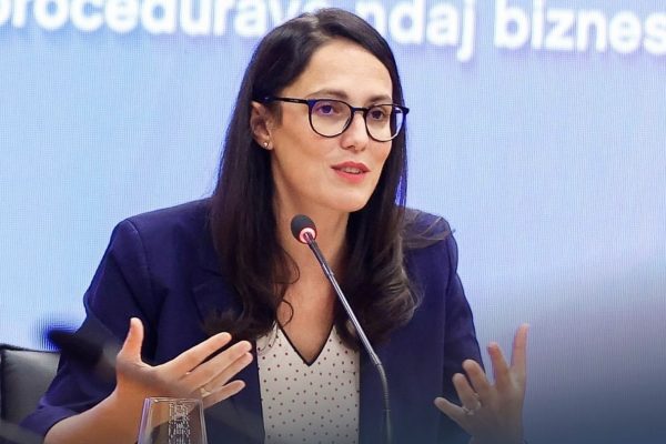 Lajm i madh! Ministrja e Ekonomisë: Ja sa do rriten pagat per cdo shqiptar në 2026-tën